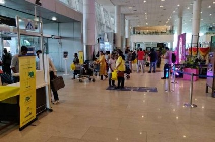 Sharon Plywoods distributes plastic-free hampers at Airport