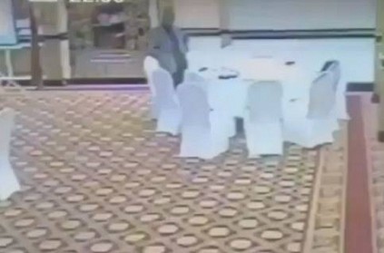 Watch - Pakistani govt official steals guest delegate's wallet