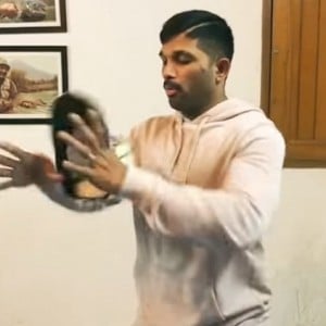 Allu Arjun's Cap Tricks in Naa Peru Surya Naa Illu India
