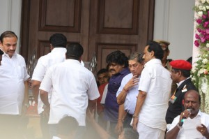 Karunanidhi death: Political leaders and Celebrities pay homage